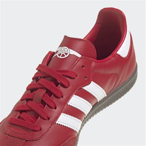 red adidas samba women's.